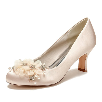 Damen Seidensatin mit Blume Geschlossene Zehe Spool Heel Brautschuhe