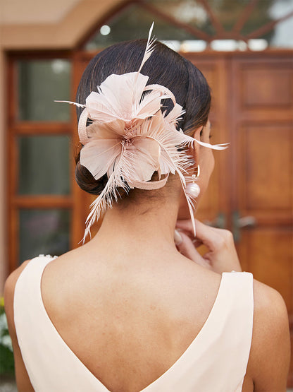 Klassische Tüll Fascinators mit Federn